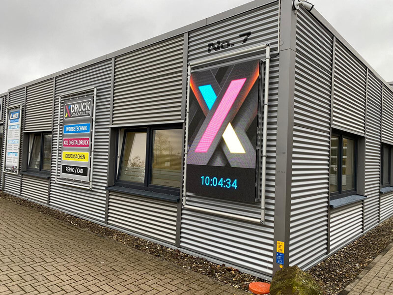 قم بتزيين شركتك ببلاط الشاشة الذكية